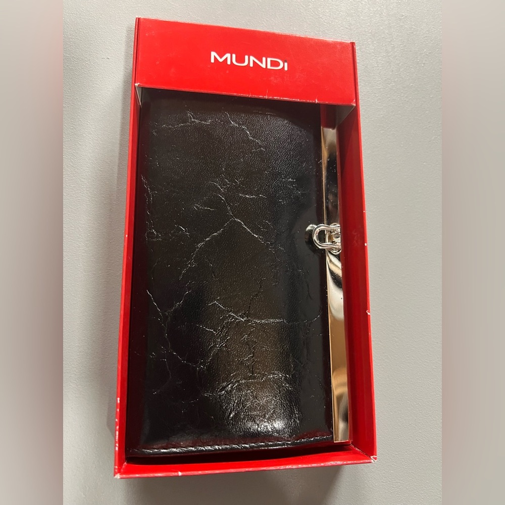 NWT Mundi black wallet